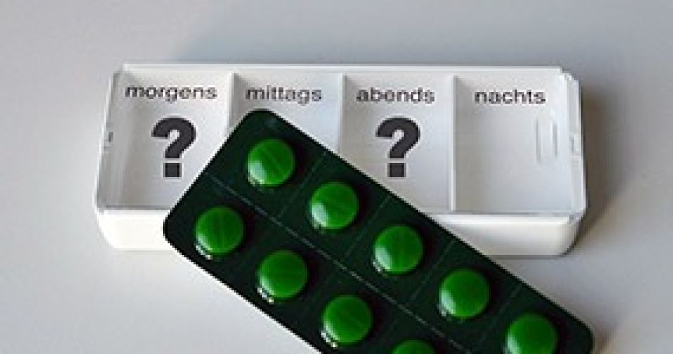 Tablettenspender mit Tamoxifen-Blister, © Krebsinformationsdienst, Deutsches Krebsforschungszentrum