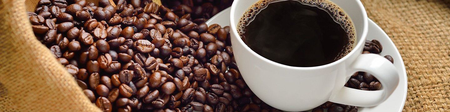 Kaffeetasse und Kaffeebohnen © Diego Leite, Pixabay