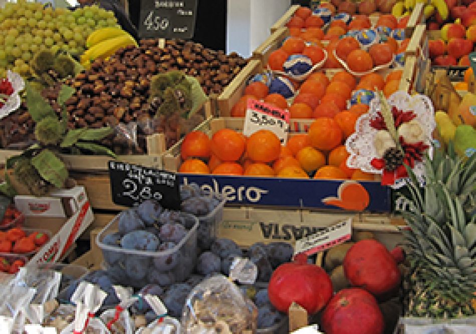 Markt mit Obst und Gemüse © Krebsinformationsdienst, Deutsches Krebsforschungszentrum