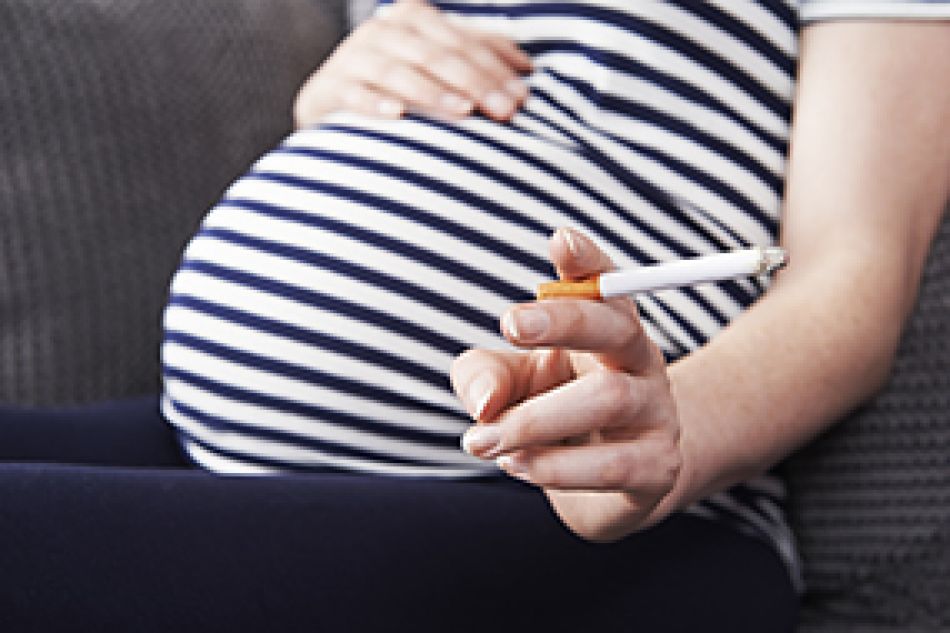 Risiko für Mutter und Kind: Rauchen während der Schwangerschaft © Highwaystarz-Photography - thinkstock.com