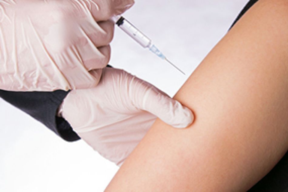 Impfung in den Oberarm © sharryfoto/Fotolia