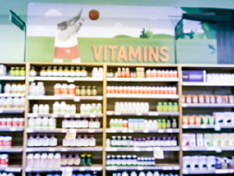 Vitamine im Regal ©Trong Nguyen / Shutterstock
