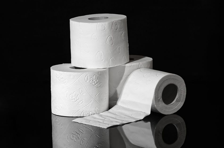 Toilettenpapier, vier gestapelte Klorollen