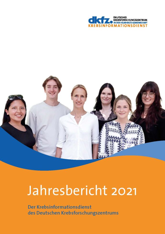 Titelbild des Jahresberichts 2021 des Krebsinformationsdienstes mit vielen neuen,jungen Mitarbeitenden