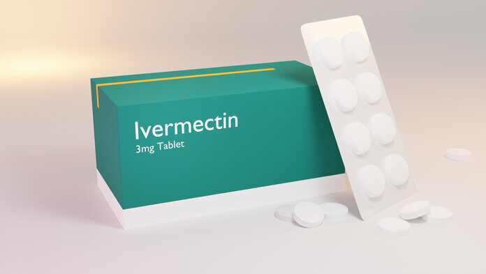 Tablettenschachtel Ivermectin und einzelne Tabletten