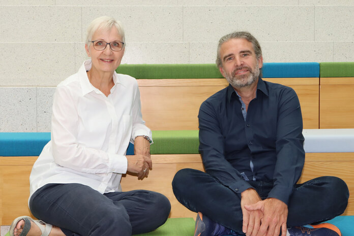 Team Dokumentation, © Krebsinformationsdienst, DKFZ 2 Mitarbeitende des Doku-Teams des Krebsinformationsdienstes