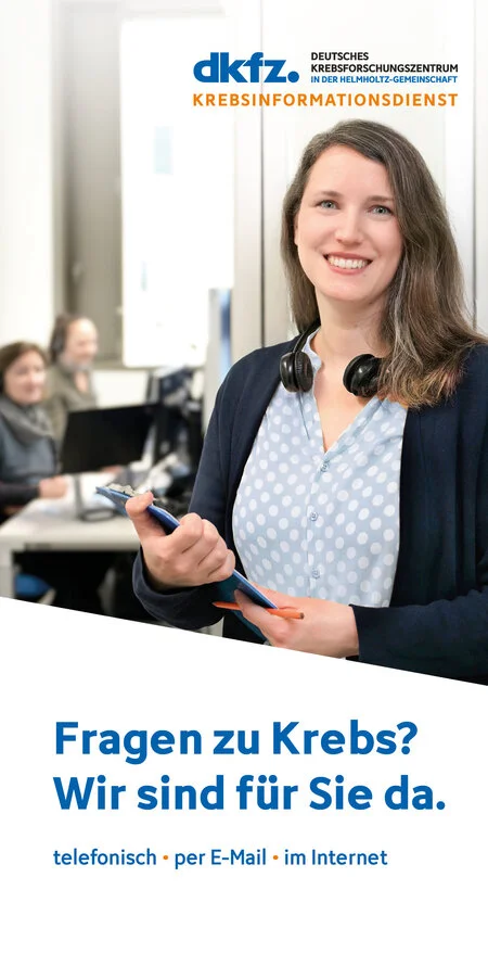 Titelseite des Faltblatts "Fragen zu Krebs? Wir sind für Sie da."