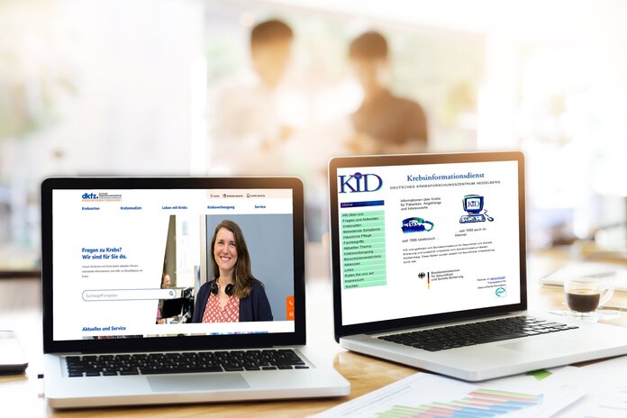 Zwei Bildschirme nebeneinander. Eine zeigt die neue Website nach dem Relaunch, die andere die Internetseite aus den 1990iger Jahren.