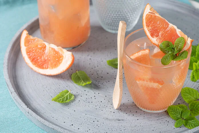 Grapefruit, © AnaMOMarques, iStock Grapefruit und Minze