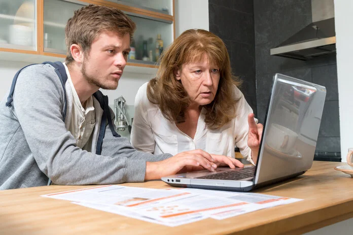 Das Internet kann bei der Recherche zu Komplementär- und Alternativmedizin eine wertvolle Informationsquelle sein. Achten Sie dabei auf seriöse Webseiten [Symbolbild].