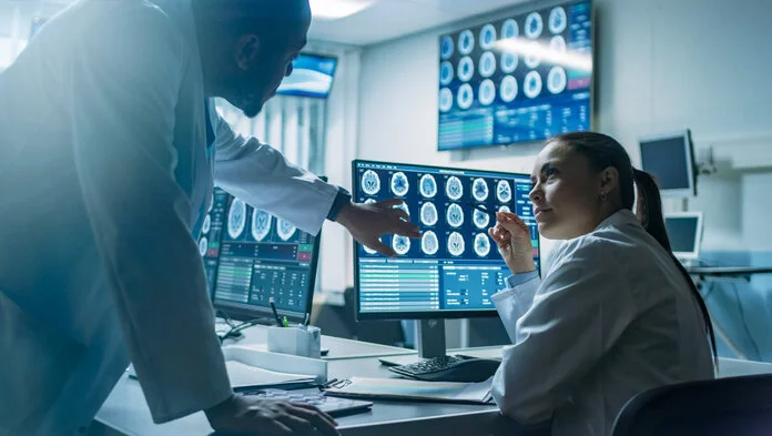 Moderne MRT-Diagnostik des Gehirns, © Gorodenkoff, Shutterstock Die Behandlung von Hirntumoren wird intensiv erforscht