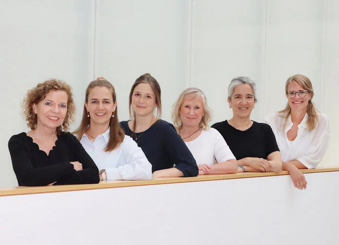 Mitarbeiterinnen von Kommunikation und Outreach, © Krebsinformationsdienst, DKFZ Gruppenbild der 4 Mitarbeiterinnen von Kommunikation und Outreach des Krebsinformationsdienstes.