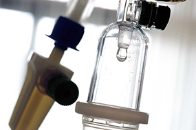 Infusion © Krebsinformationsdienst, Deutsches Krebsforschungszentrum