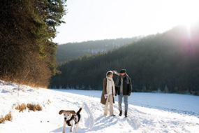 Paar mit Hund © Halfpoint – stock.adobe.com