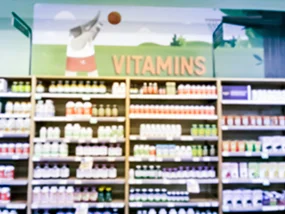 Vitamine im Regal ©Trong Nguyen / Shutterstock, Trong Nguyen / Shutterstock Vitamine im Regal ©Trong Nguyen / Shutterstock