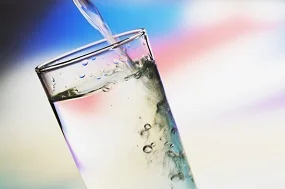 Wasserglas © lunaja, Fotolia Wasserglas © lunaja, Fotolia