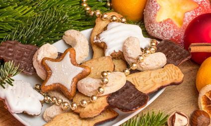 Teller mit Weihnachtsplätzchen © Magele - Fotolia.com