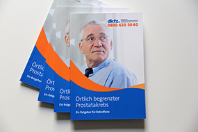 Broschüre "Örtlich begrenzter Prostatakrebs – ein Ratgeber für Betroffene" Broschüre "Örtlich begrenzter Prostatakrebs – ein Ratgeber für Betroffene" © Krebsinformationsdienst, Deutsches Krebsforschungszentrum